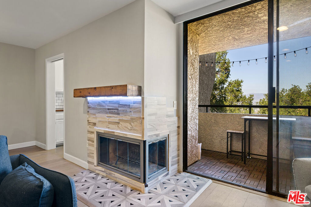 4275 Via Arbolada 205