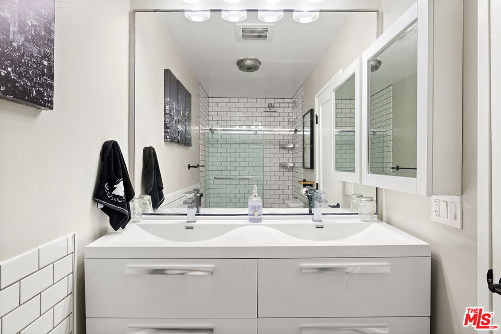 4275 Via Arbolada 205