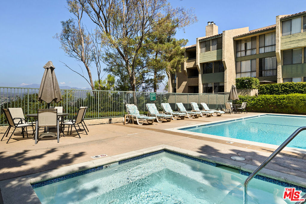 4275 Via Arbolada 205