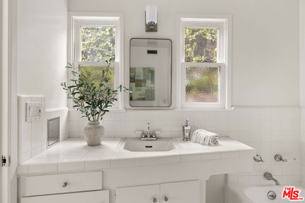 3920 Stone Canyon Avenue