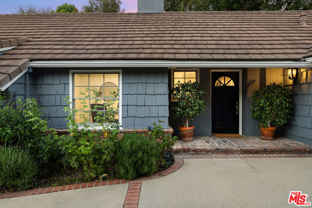 3920 Stone Canyon Avenue