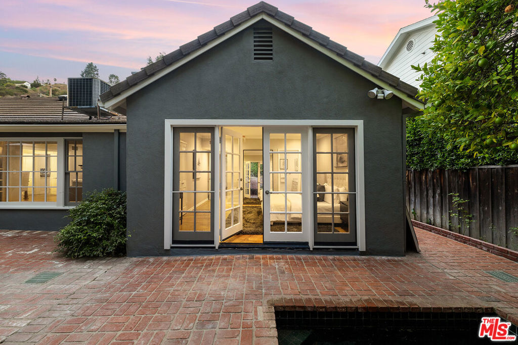 3920 Stone Canyon Avenue