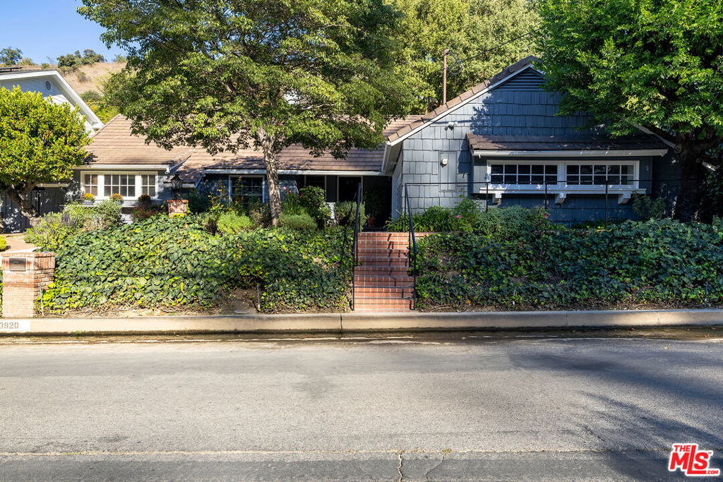 3920 Stone Canyon Avenue