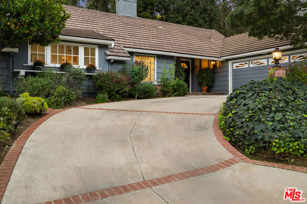 3920 Stone Canyon Avenue