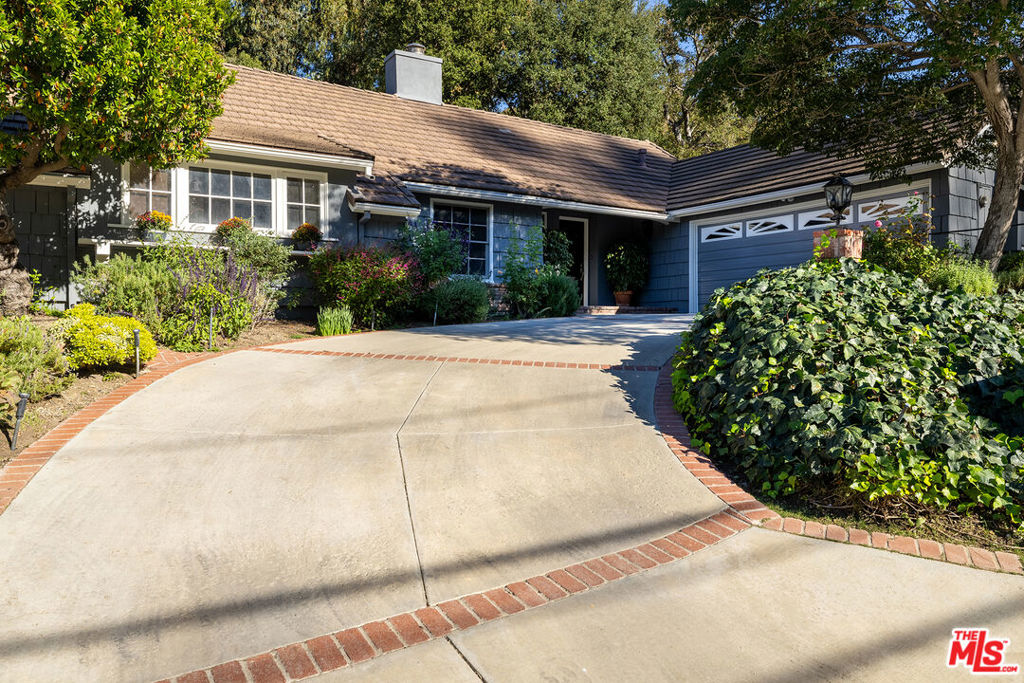 3920 Stone Canyon Avenue