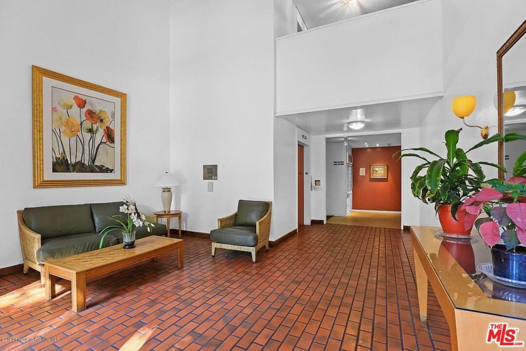 4295 Via Arbolada 101