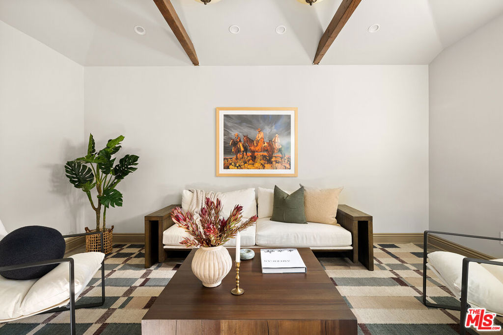 644 N Screenland Drive