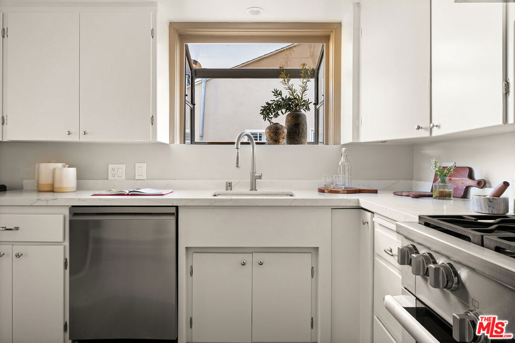 644 N Screenland Drive