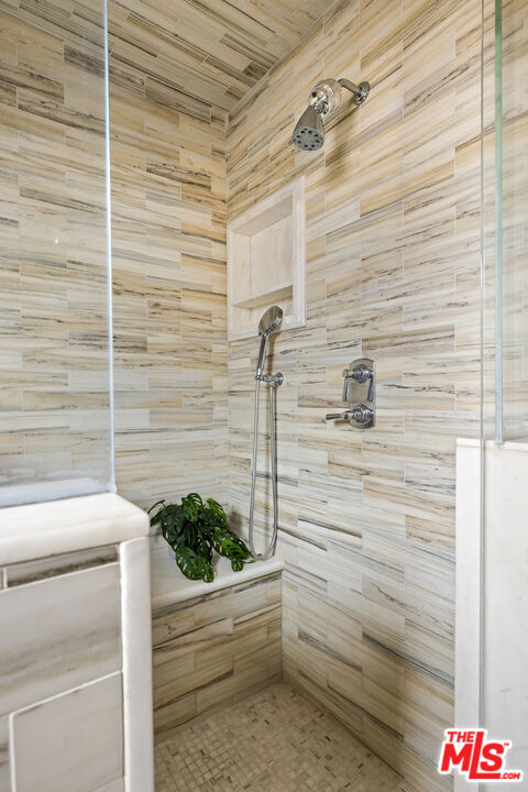 644 N Screenland Drive