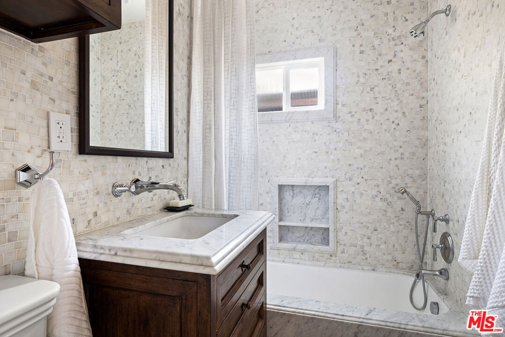 644 N Screenland Drive