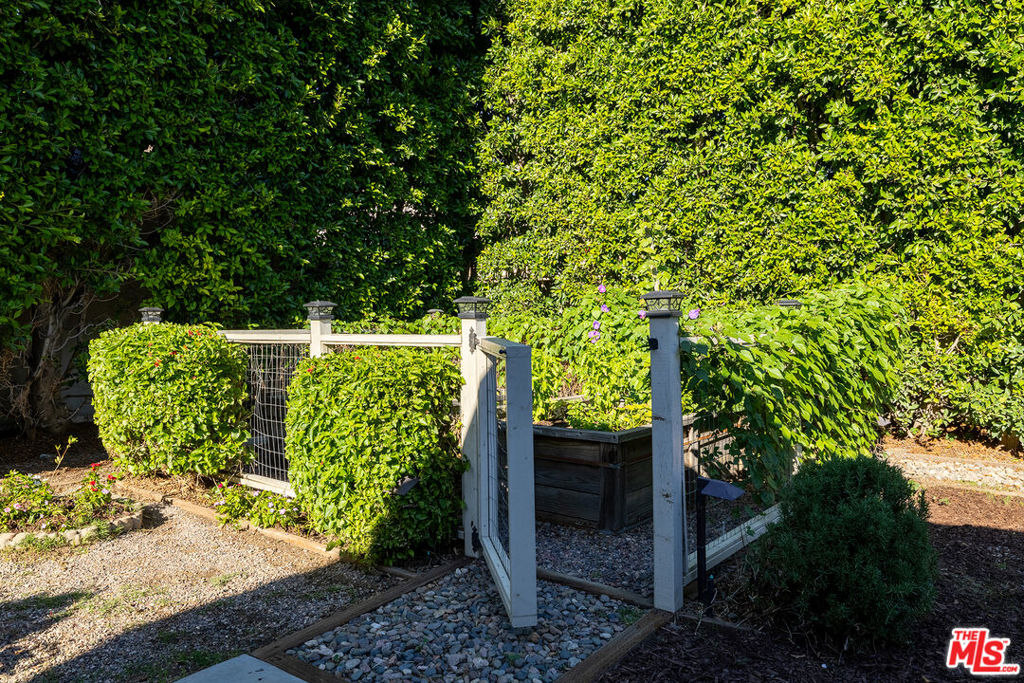 644 N Screenland Drive