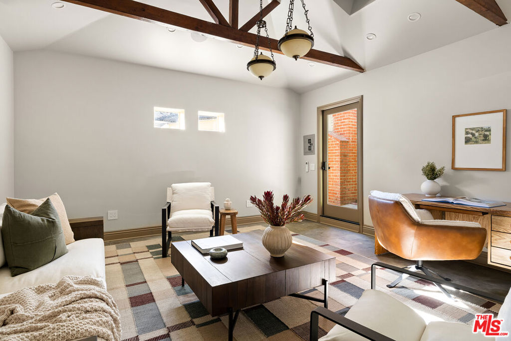 644 N Screenland Drive