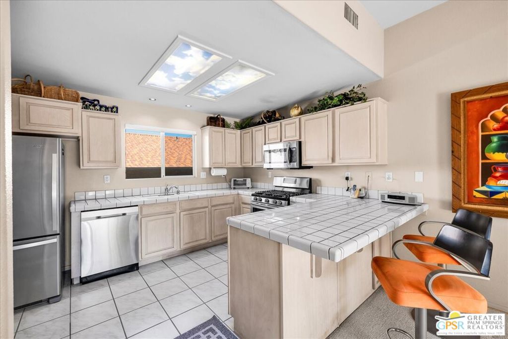 54140 Avenida Martinez