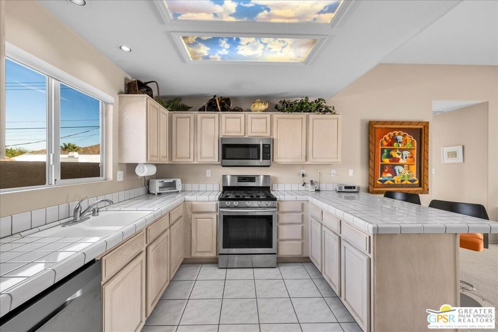 54140 Avenida Martinez