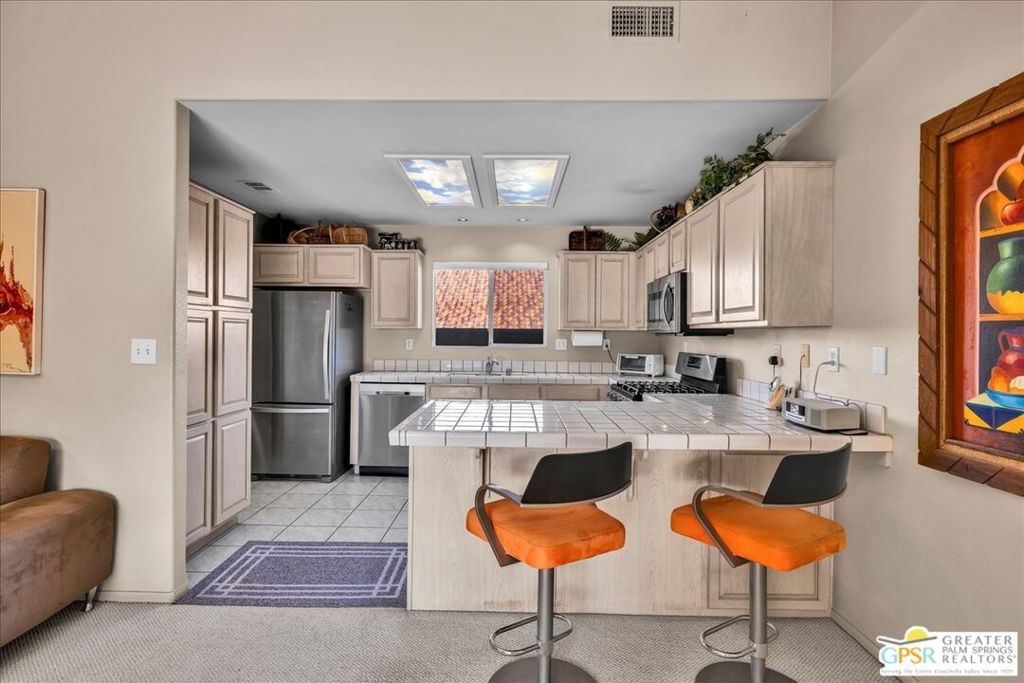 54140 Avenida Martinez