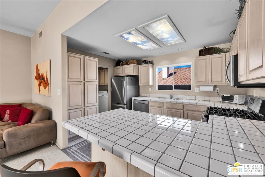 54140 Avenida Martinez