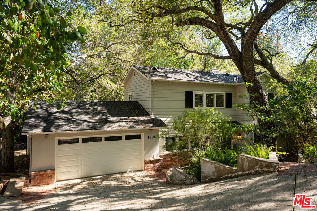 1636 Golf Club Drive