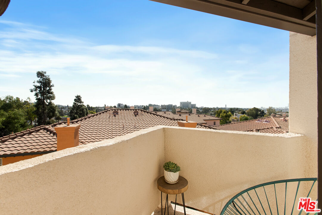 3711 Baldwin St Unit: 1401