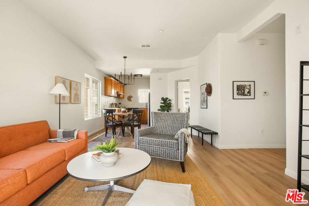 3711 Baldwin St Unit: 1401