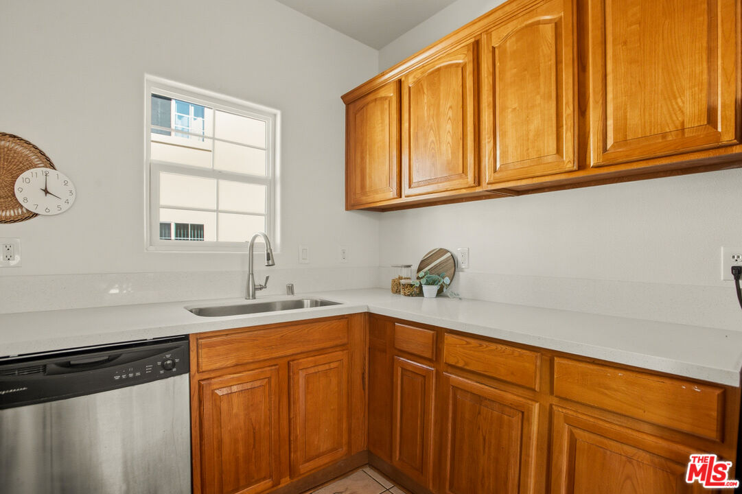 3711 Baldwin St Unit: 1401