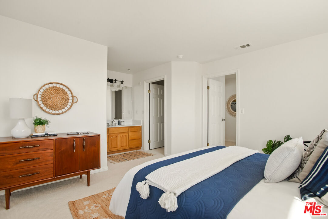 3711 Baldwin St Unit: 1401