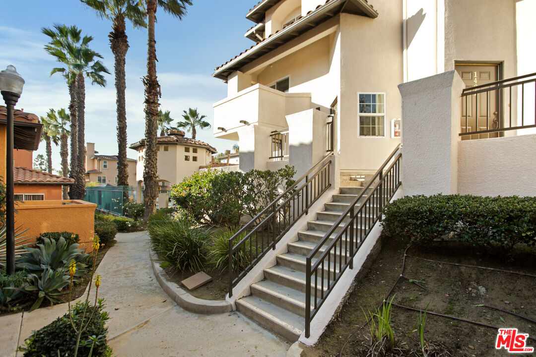 3711 Baldwin St Unit: 1401