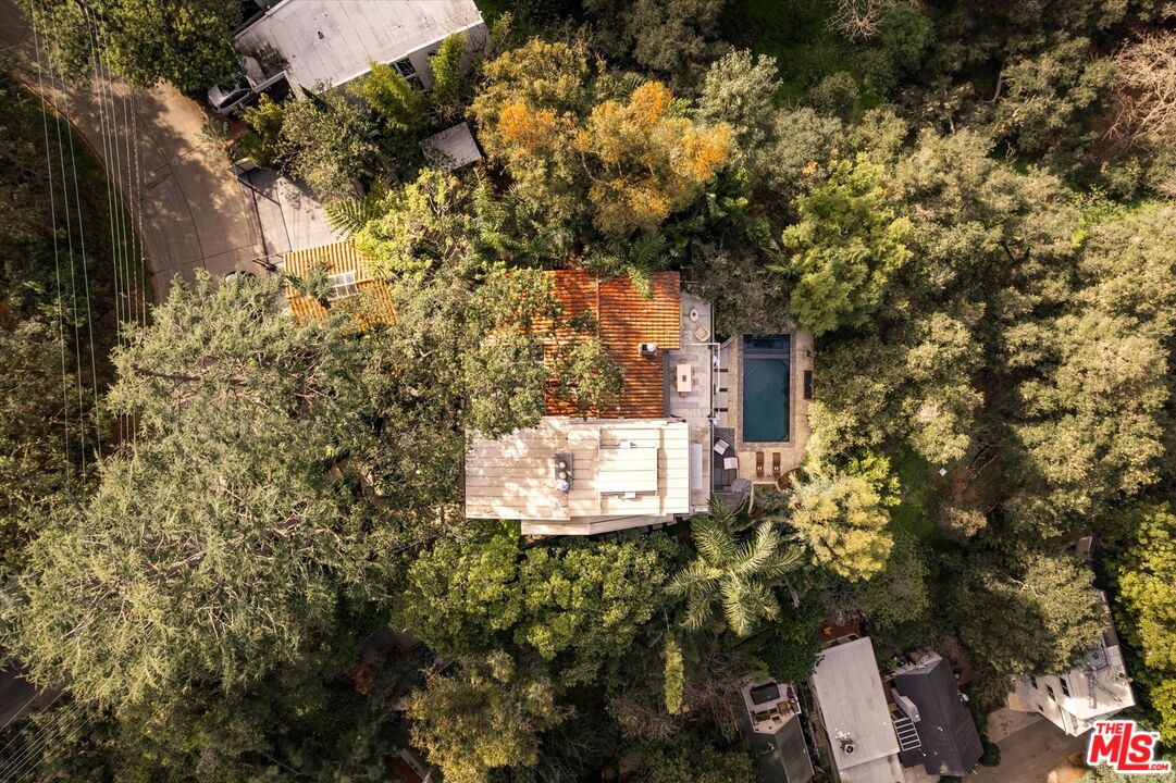 8882 Lookout Mountain Ave