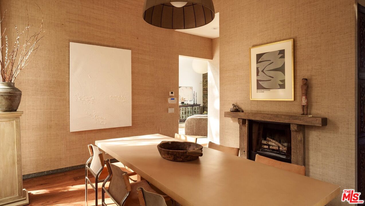 8882 Lookout Mountain Ave