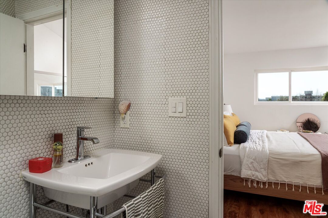 527 E Cypress Ave Unit: C