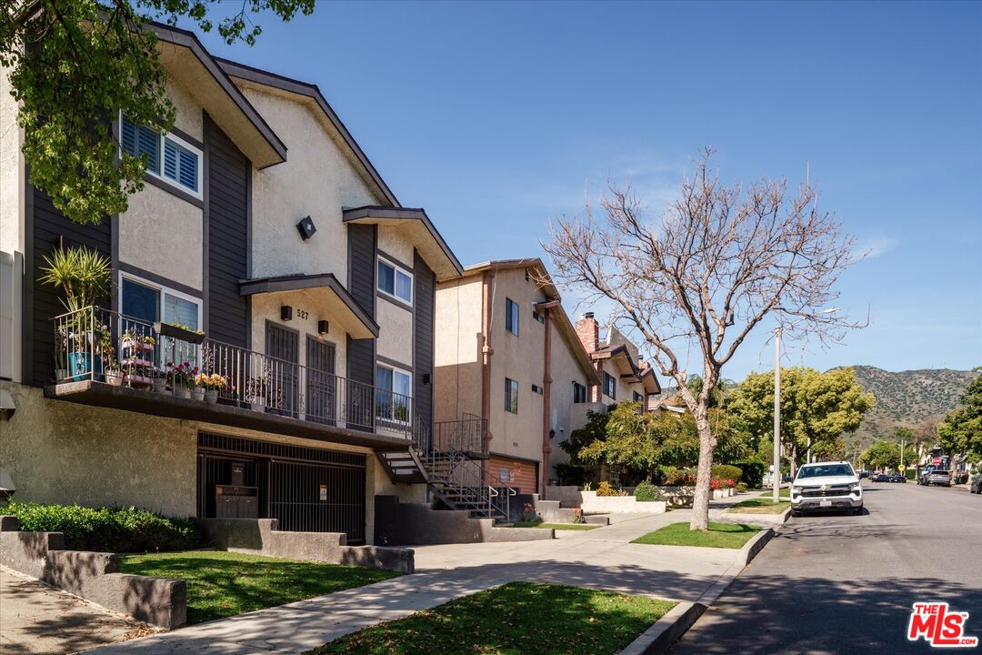 527 E Cypress Ave Unit: C