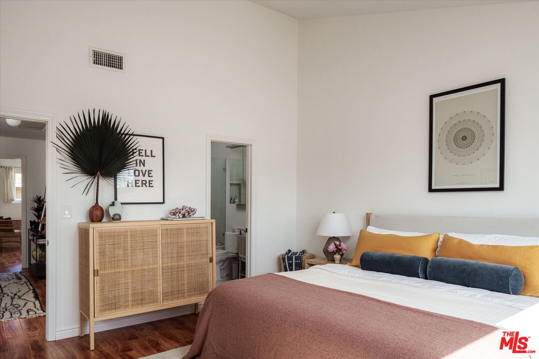 527 E Cypress Ave Unit: C