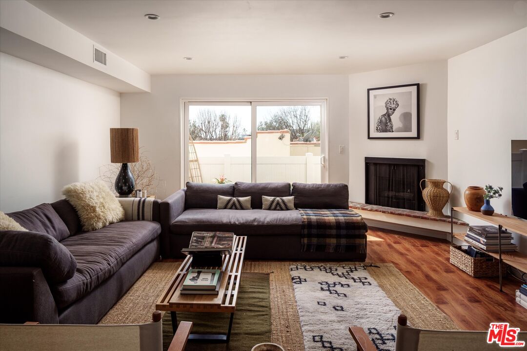 527 E Cypress Ave Unit: C