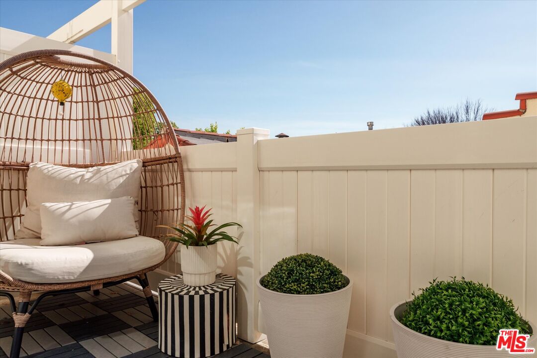 527 E Cypress Ave Unit: C