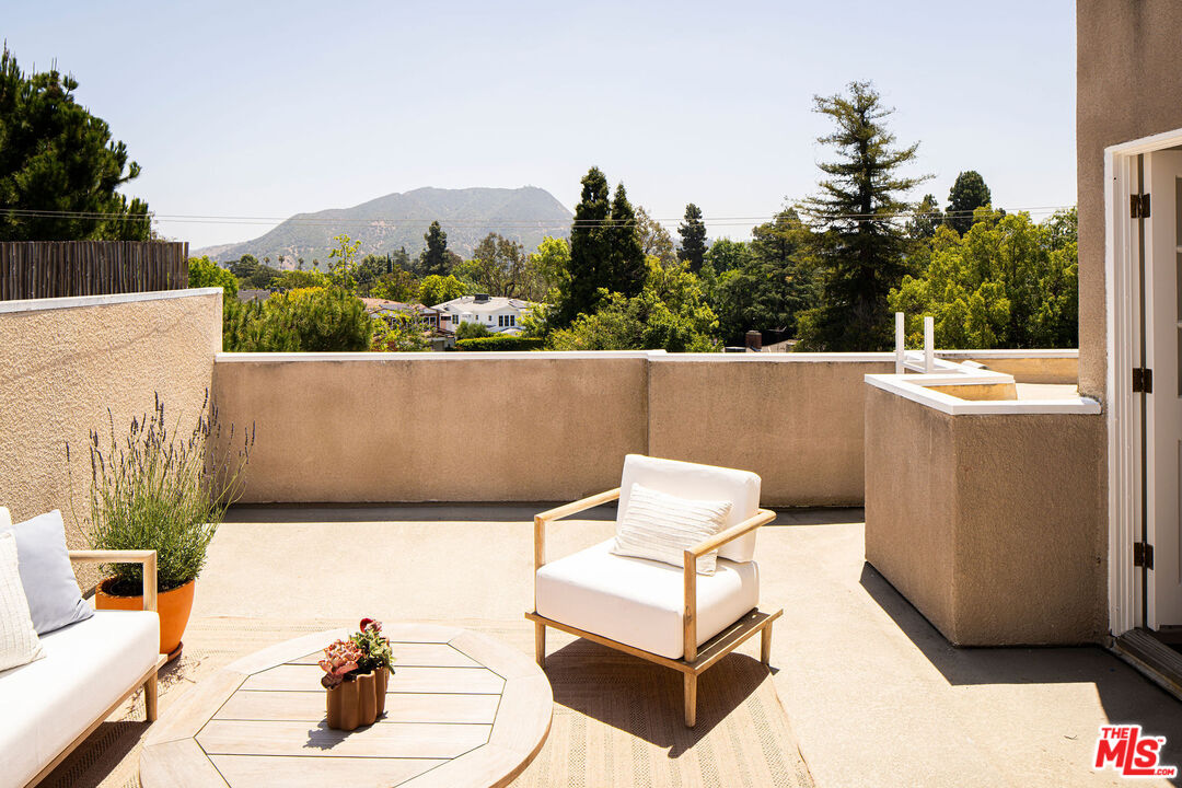 4434 Moorpark Way Unit: 104