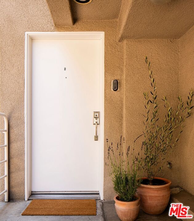 4434 Moorpark Way Unit: 104