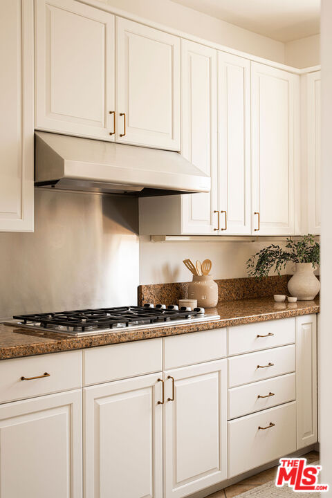 4434 Moorpark Way Unit: 104