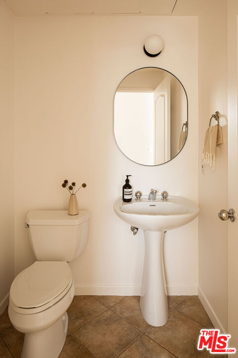 4434 Moorpark Way Unit: 104