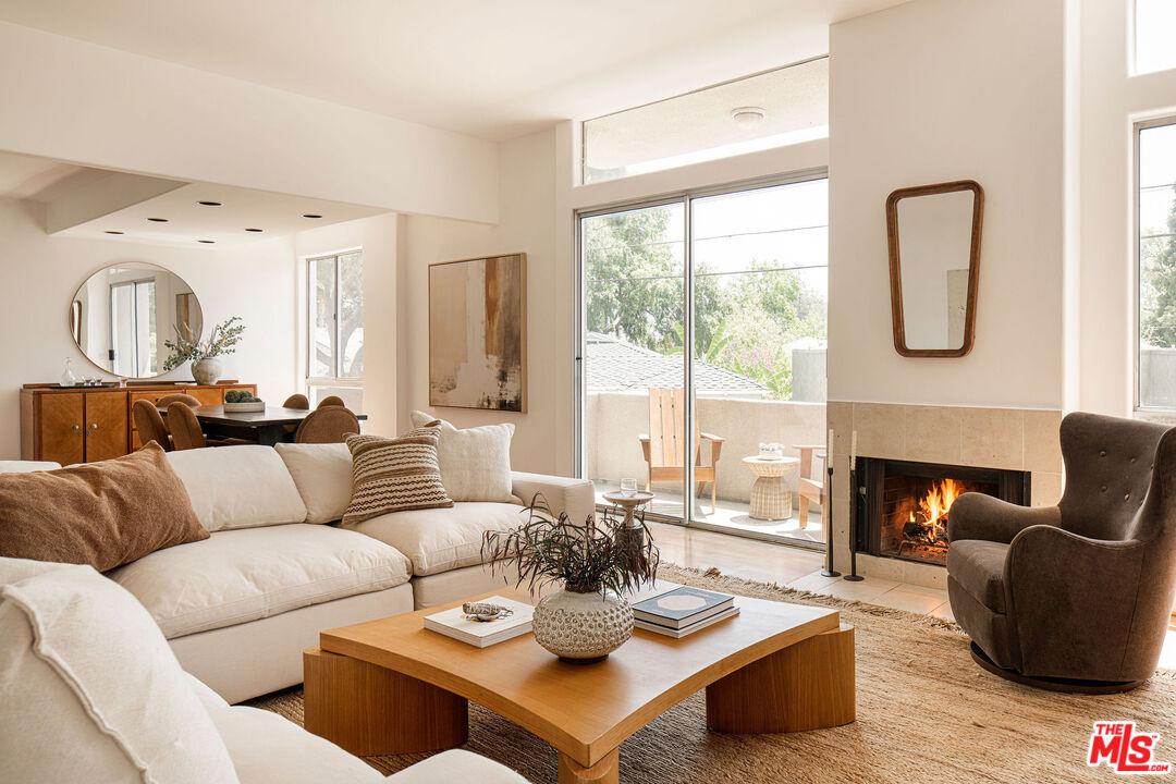 4434 Moorpark Way Unit: 104