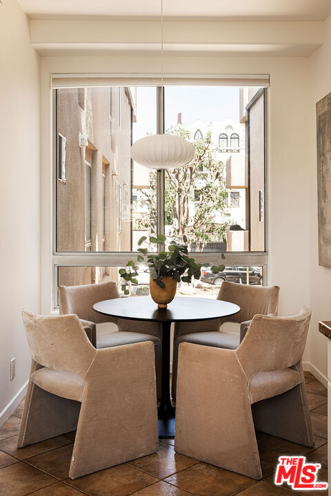 4434 Moorpark Way Unit: 104