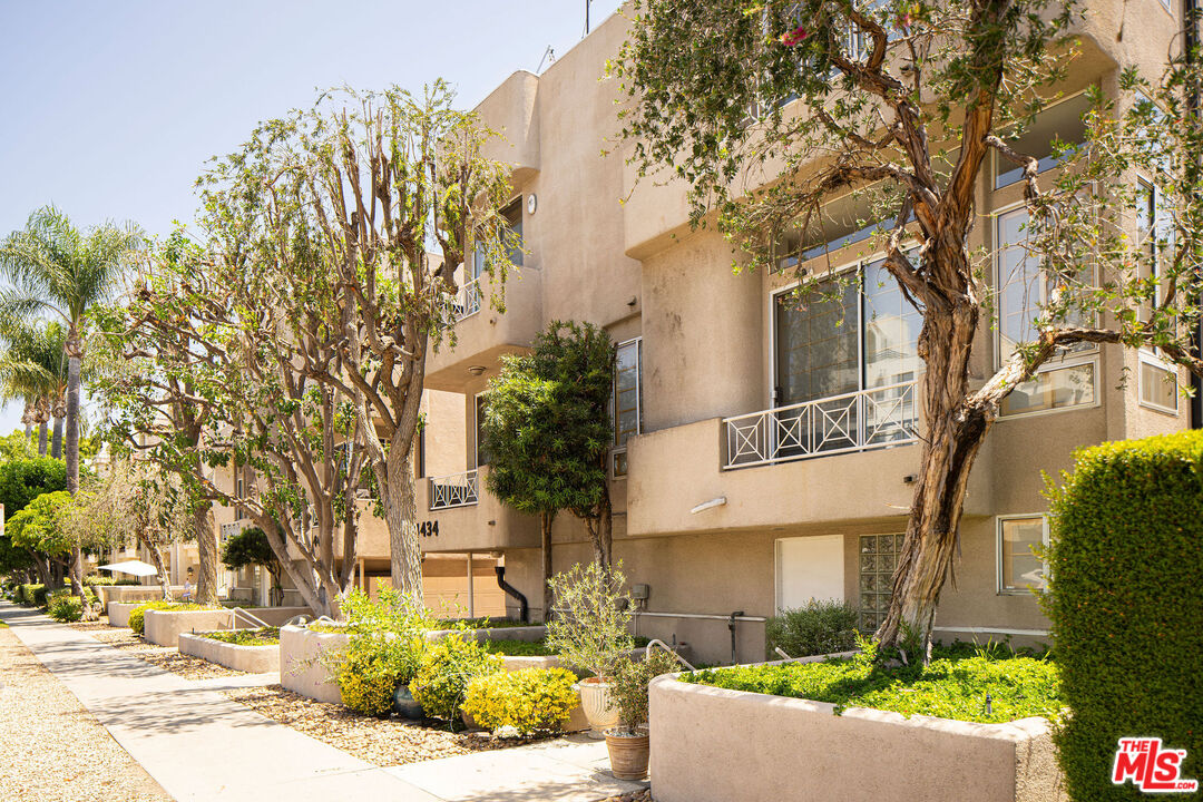 4434 Moorpark Way Unit: 104