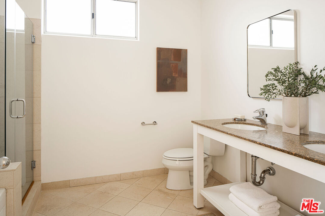 4434 Moorpark Way Unit: 104