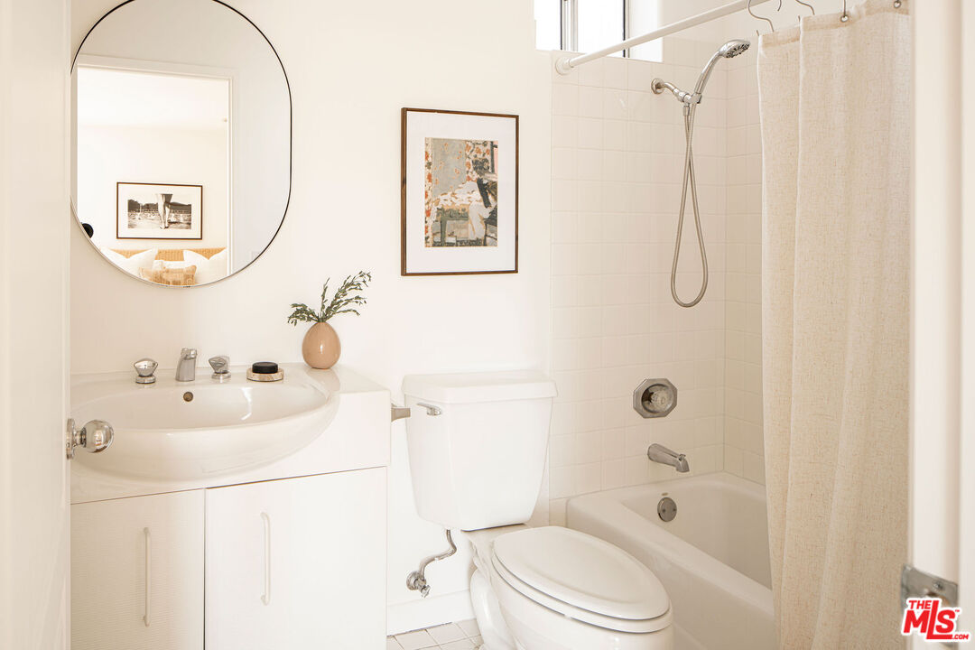 4434 Moorpark Way Unit: 104