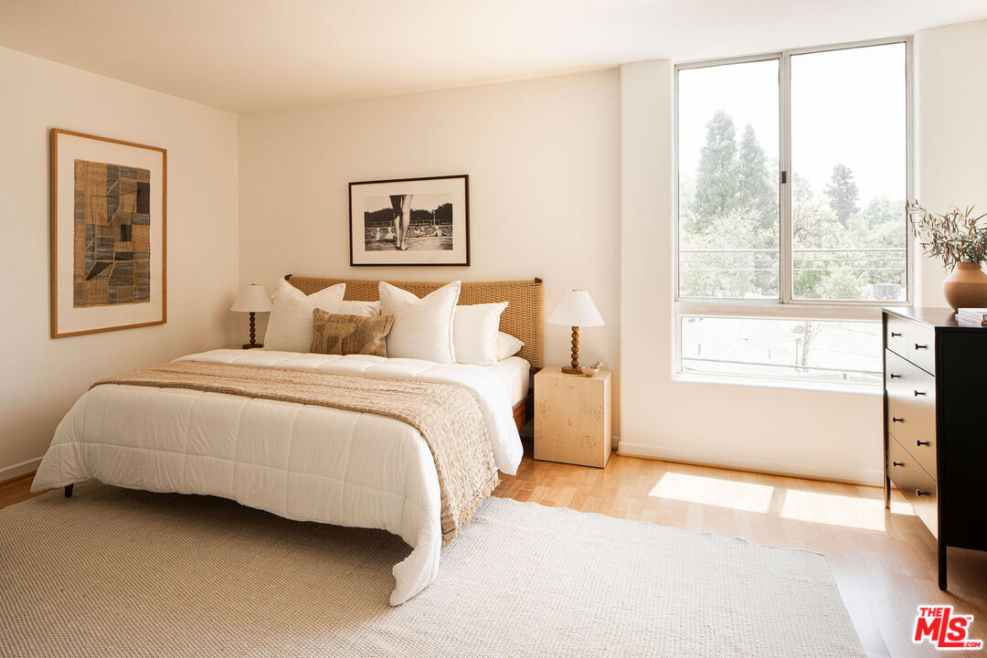 4434 Moorpark Way Unit: 104