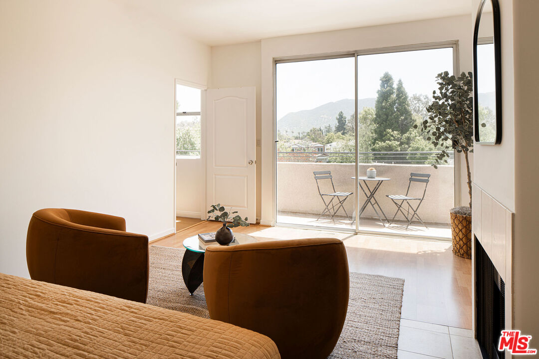 4434 Moorpark Way Unit: 104