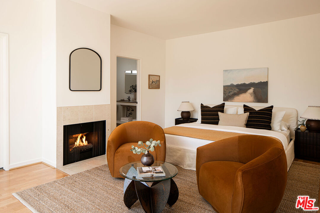4434 Moorpark Way Unit: 104