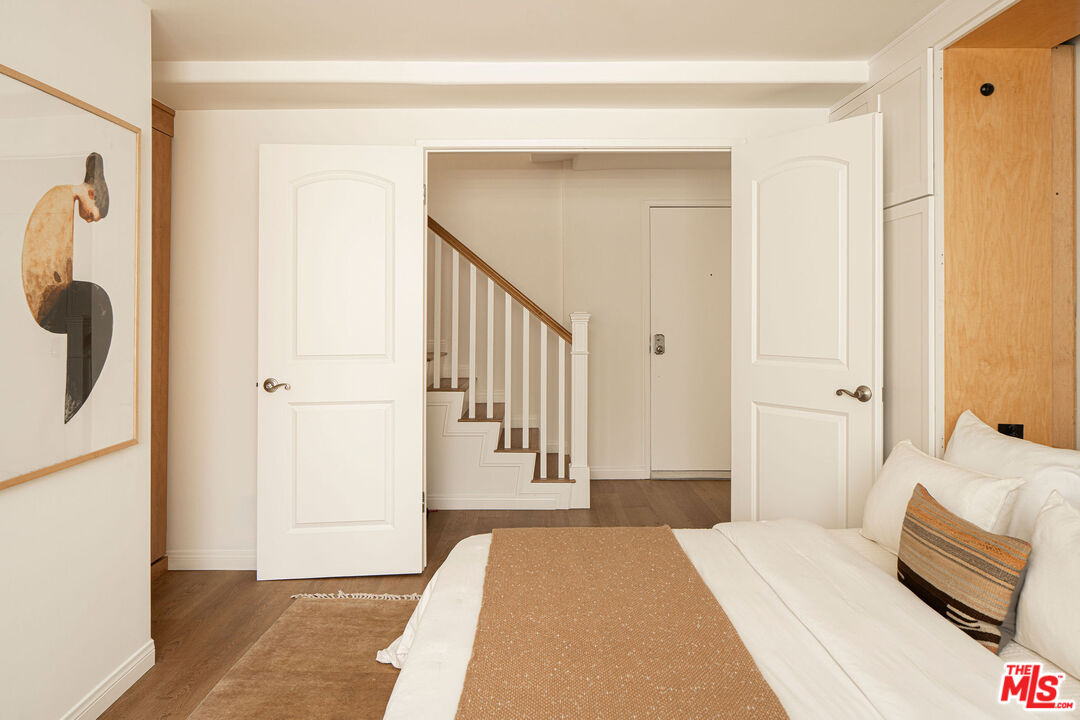4434 Moorpark Way Unit: 104