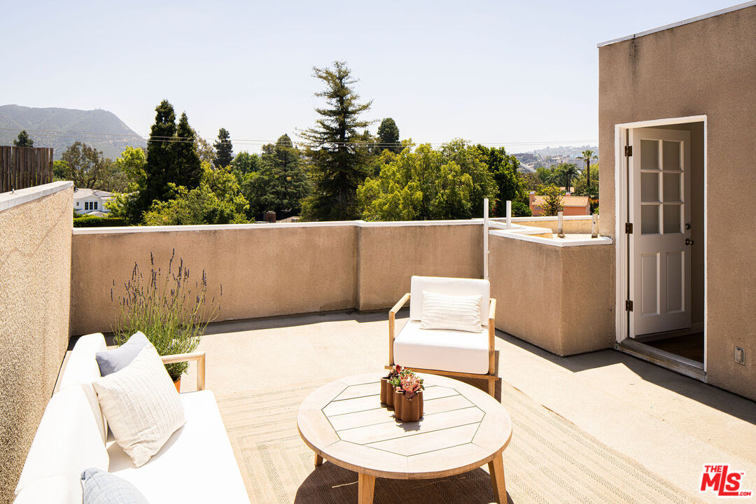 4434 Moorpark Way Unit: 104