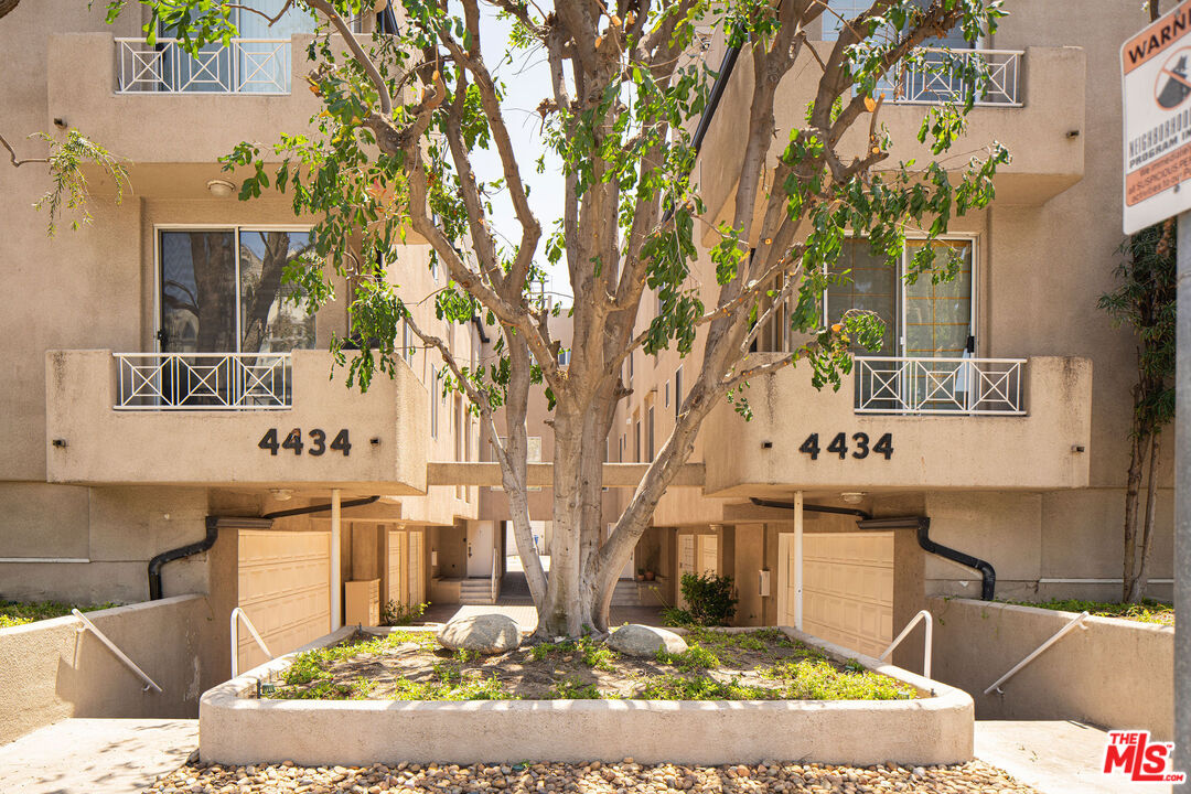 4434 Moorpark Way Unit: 104