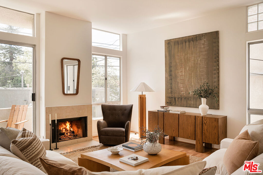 4434 Moorpark Way Unit: 104
