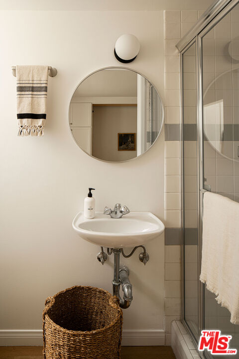 4434 Moorpark Way Unit: 104